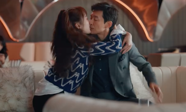 成也靳东，败也靳东