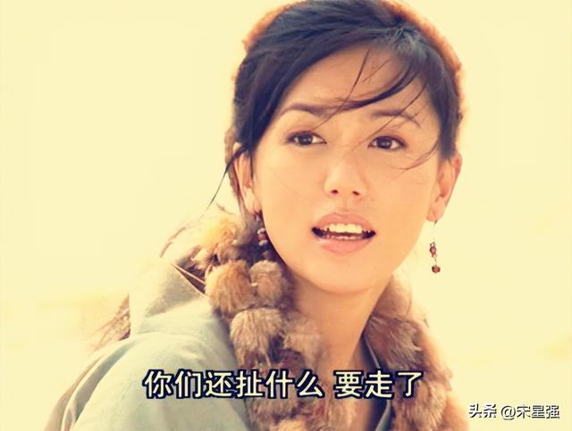 2003年，25岁鲍逸琳和26岁陈秀丽合影，对比明显，这才叫惊为天人