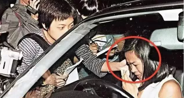 “小娱记”甘比：战败N个一线女星，击溃吕丽君，终成400亿女富豪