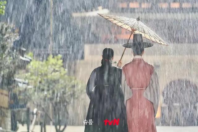 一口气刷完这部韩国宫斗剧，真香，更贴近黑色喜剧