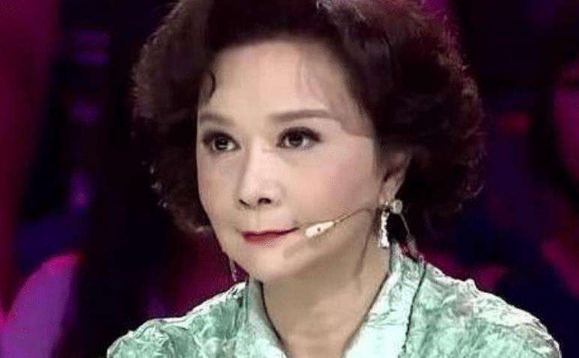 蔡明之子丁丁:36岁还未婚,是蔡明的骄傲也是她的心病