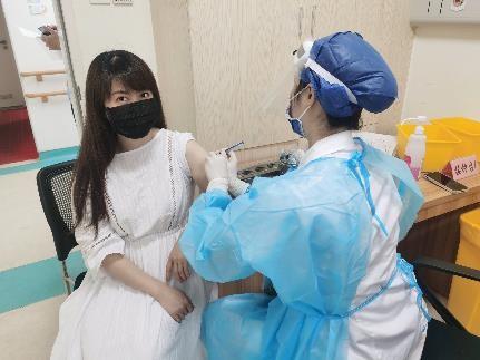 51岁玉女掌门孟庭苇近况,内地打疫苗暴露真名,曾退圈4年修佛