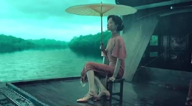 连续8天都拿下冠军，《1921》凭什么能让人“痴迷”？