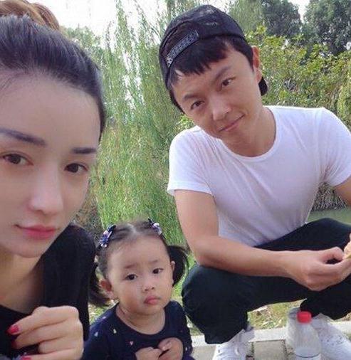 还记得《仙剑3》里的圣姑吗？白发变青丝的那刻，被天使吻过