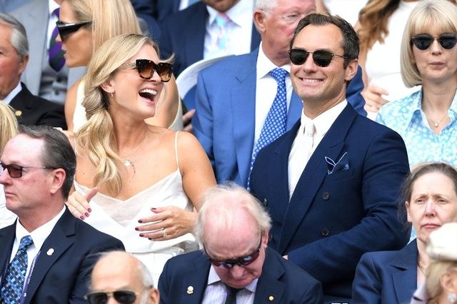 裘德洛:曾帅到掉渣,如今52岁油到不能看,6个孩子只有女儿像他