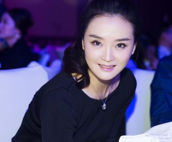 王艳终究是老了！高清镜头露真实状态，这才是45岁该有模样