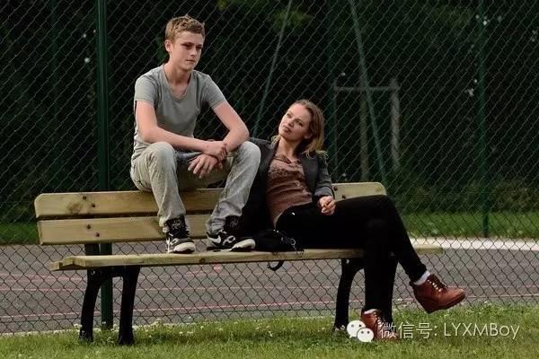 《昂首挺胸》：十七岁的牺牲者