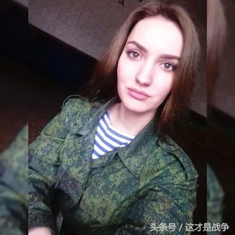 肤白貌美大长腿，战斗民族出美女，揭开俄罗斯女兵神秘的面纱