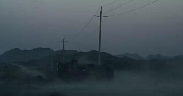 《狗阵》：彭于晏的臀，二郎神的狗，消逝的旧镇