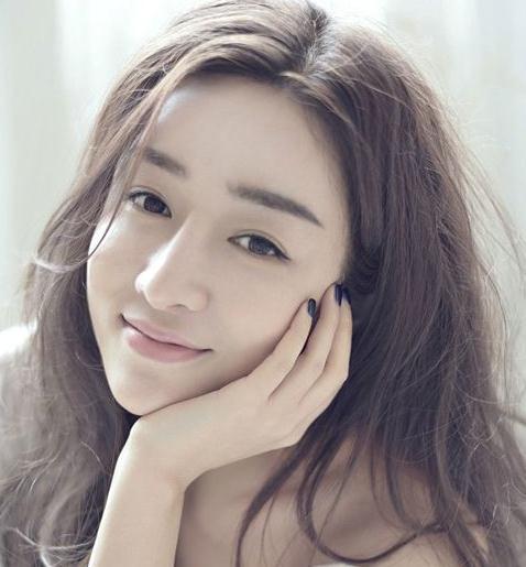 还记得《仙剑3》里的圣姑吗？白发变青丝的那刻，被天使吻过