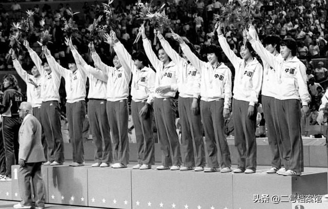 从“铁榔头”到“整容狂魔”，64岁医美失败的郎平，近况令人感叹