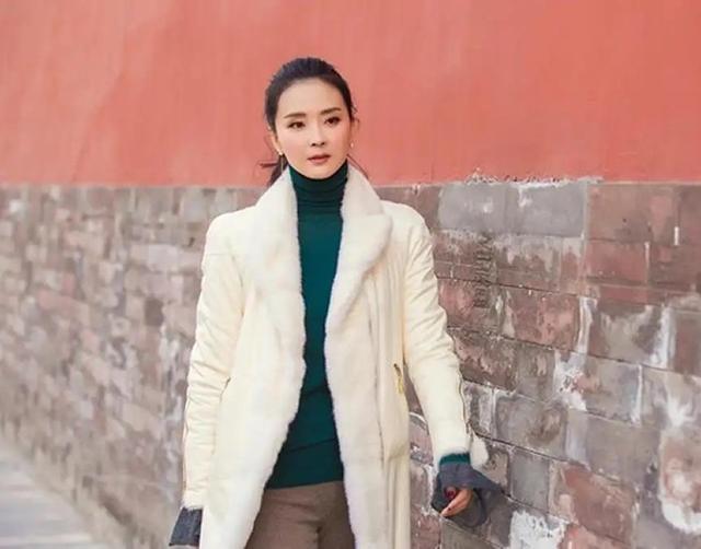 “晴格格”王艳：23岁嫁豪门，丈夫比她大11岁，婚姻让人羡慕