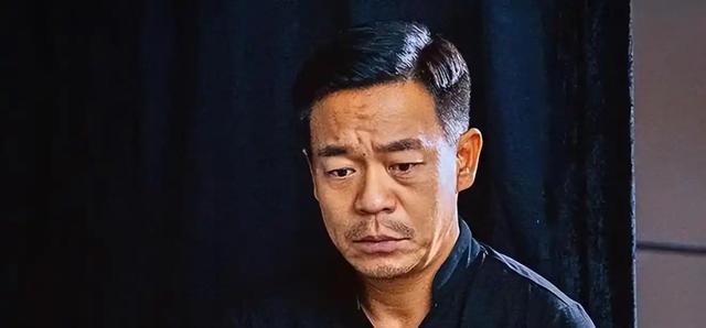 孙浩：26岁上春晚爆红，得罪杨坤20年不敢说话，56岁仍不婚不育