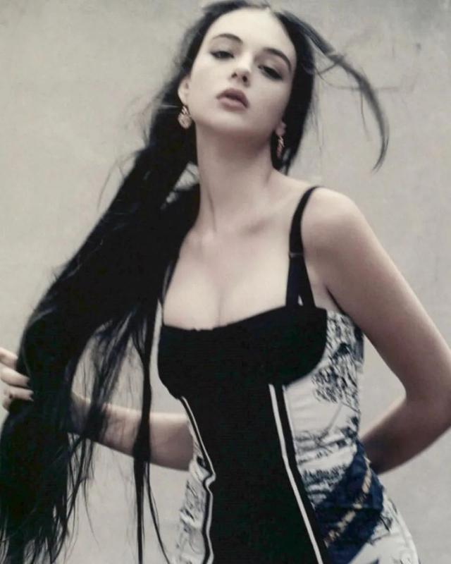 《西西里的美丽传说》女主携手女儿登上意大利版《VOGUE》封面