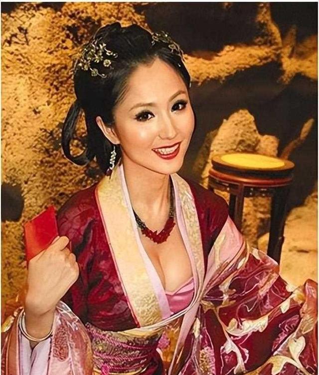 《3D肉蒲团》再续，女神戏外依旧惊艳，东方之美无敌！