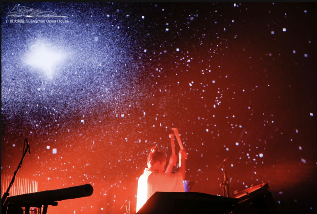 数智时代 万物造音：全国首个AI多媒体音乐剧场作品《弄影》成功首演