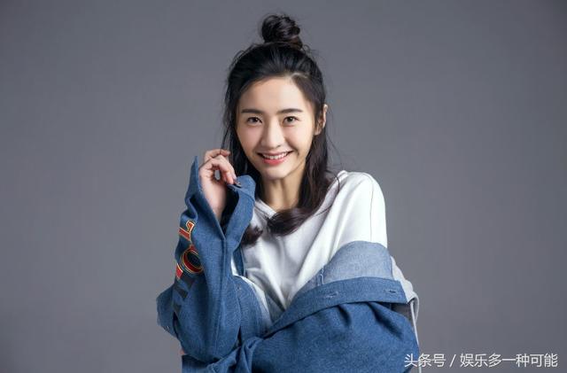 《人民的名义》的新晋小花何昕霖 写真清新淡雅惹人喜爱