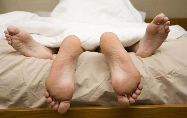 经常看小电影,导致夫妻生活时“失败”咋办?医生出招,有效改善