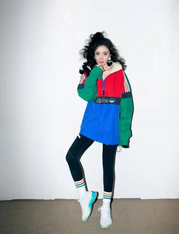 最近火了一种新穿法叫：“上半身少女，下半身欲女”，杨幂都上头