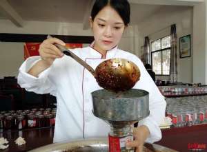 林玲(村里来了“美女书记”栽秧种菜啥都干，还自掏腰包帮贫创业)