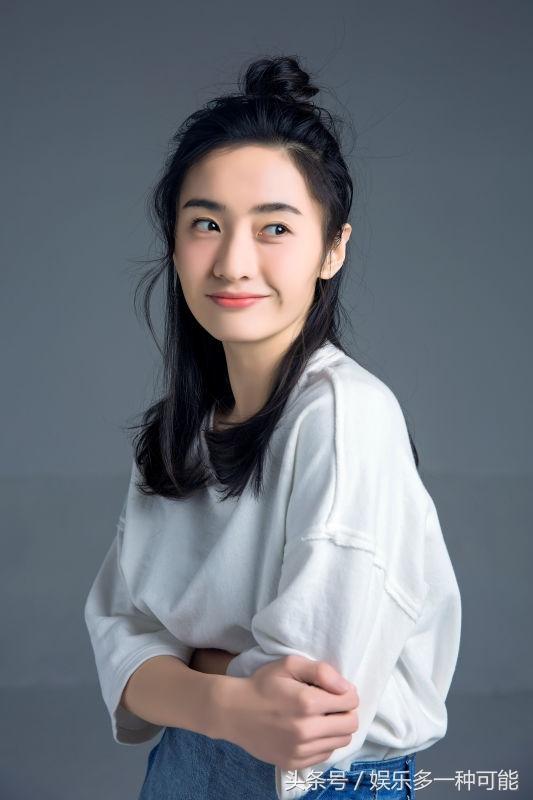 《人民的名义》的新晋小花何昕霖 写真清新淡雅惹人喜爱