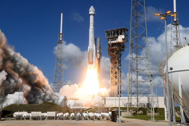 滞留太空的美宇航员换“龙”飞船，明年2月回地球！波音重振计划遭严重打击