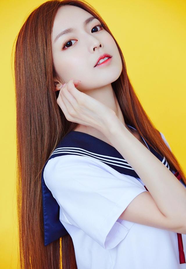 叶子淇可爱水手服写真图片