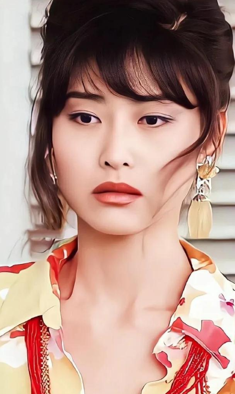 “风月片教母”叶玉卿，25岁一脱成名，富家女献身艺术欲罢不能