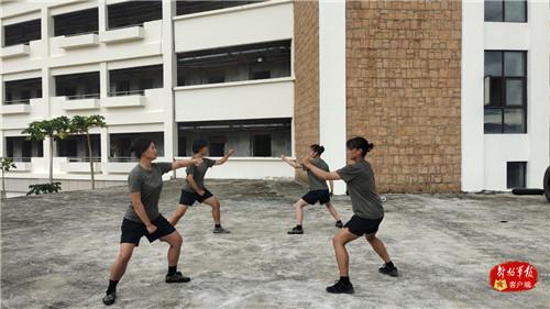 巾帼不让须眉!这是两栖侦察女兵班的士兵突击