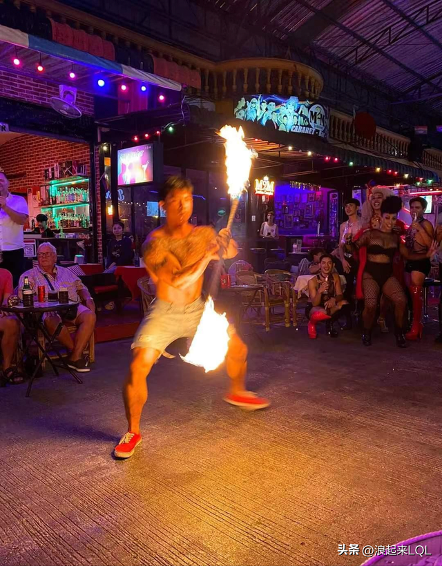 攻略｜芭提雅中天海滩男孩街，人妖歌舞秀，欧美风酒吧打卡