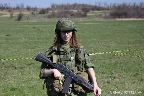 肤白貌美大长腿，战斗民族出美女，揭开俄罗斯女兵神秘的面纱