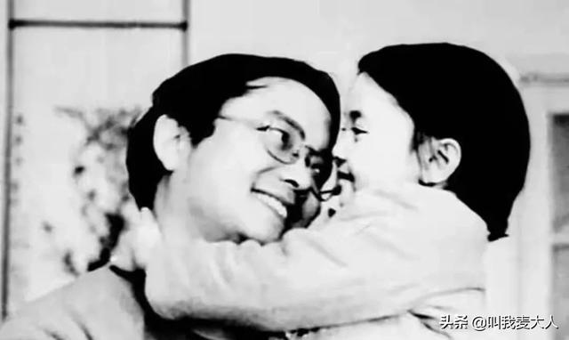 王刚的3个女人：与小20岁娇妻很幸福，前妻成方圆如今怎样了？