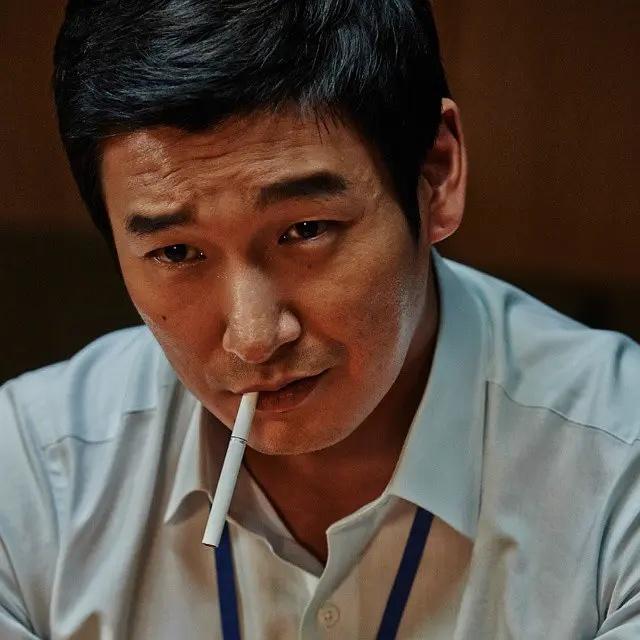 《〈局内人〉:19禁尺度炸裂,撕开韩国社会最脏一面》