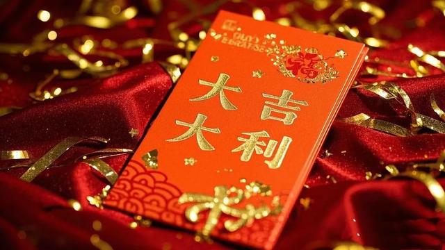 网友家过年时收到了一个空红包，老妈的操作很牛！