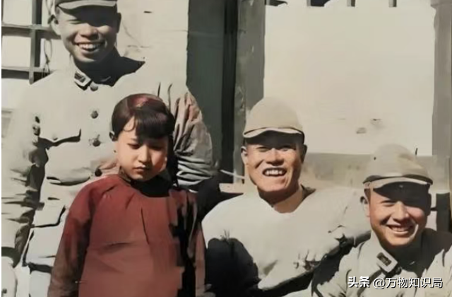 1940年,日军禁止公开的照片,一名慰安妇女孩表情呆滞,命运难测