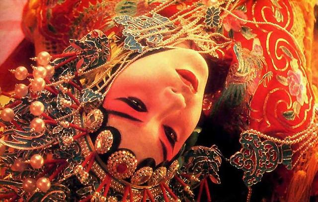 辣眼睛！看了这些男扮女装的妖娆毕业照，麻麻再也不想我毕业了！