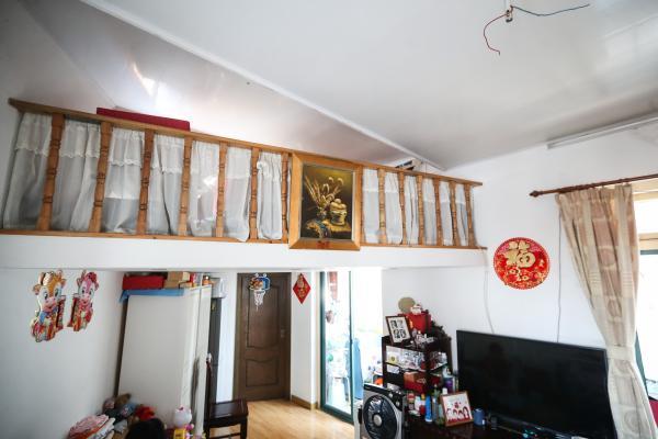 上海有幢“纸片楼”，墙面最窄20厘米，立繁华街口！走进居民家里，看到……