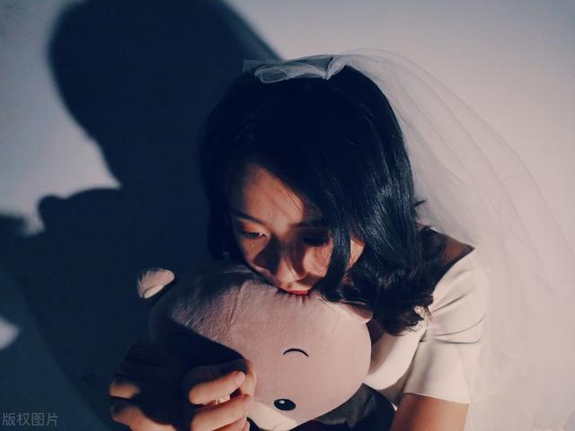 陈奕迅《十年》的“如果那两个字没有颤抖”，说的是哪两个字？