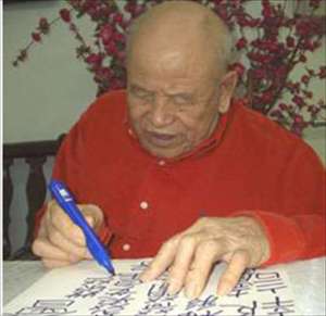 曾灶财(曾灶财：宣称拥有香港九龙主权，持续50年街头涂鸦，要求政府归还)