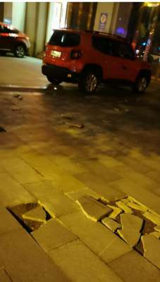 稀烂(四川蓬安市民反映广场乱停车“地面到处压得稀烂”,当地回应已启动修复)