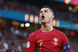 足坛最帅11人(世界足坛历史最强11人阵容C罗 梅西首发 大罗只能做替补)