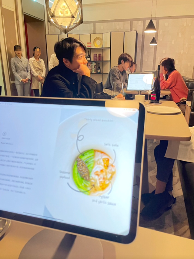 俞灏明与女友韩国甜蜜约会，王晓晨大方晒照，在一起一年超稳定