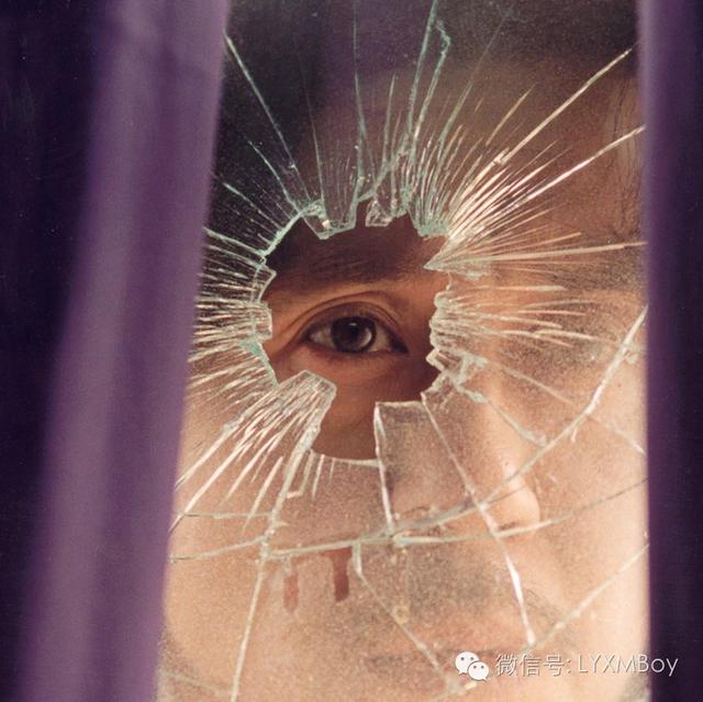 《昂首挺胸》：十七岁的牺牲者