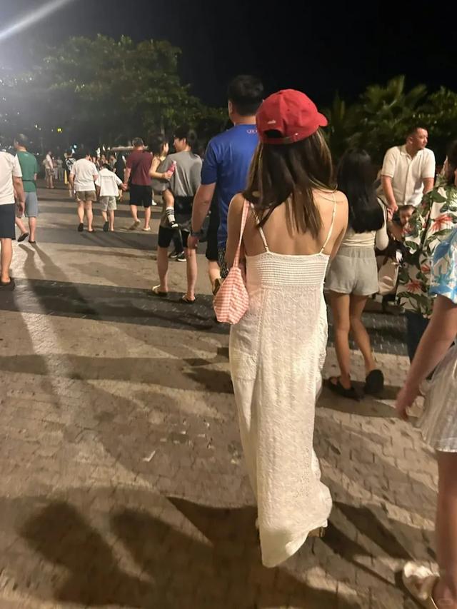 性感乐坛天后富国岛被捕获真实身材曝光 一举动竟令粉丝伤心？