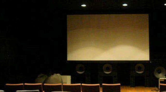 日本最奇特的地下影院,成年人才能进入,里面放映的电影很意外