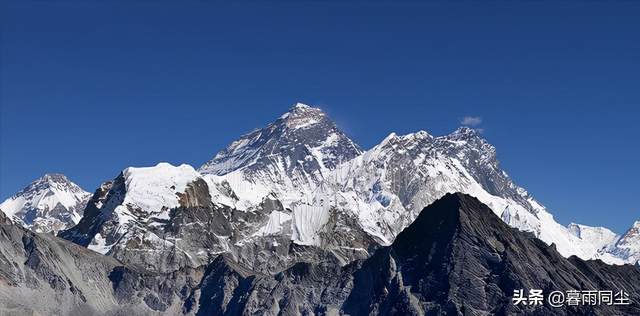 关于珠穆朗玛峰的30个有趣的事实，攀登珠峰的世界之最