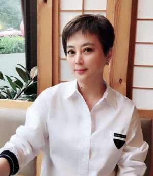 李玲玉简历(李玲玉：曾被邻居告上法庭，她一再婚就当继母)