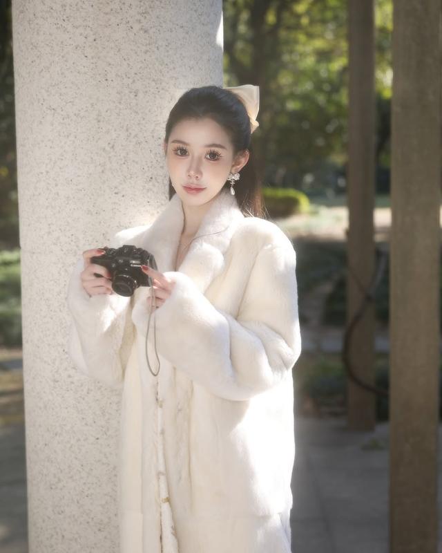 网红‘其雨’最新发布，几套写真你最喜欢哪个呢?