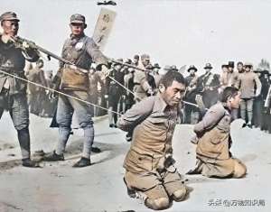 慰安夫(1940年，日军禁止公开的照片，一名慰安妇女孩表情呆滞，命运难测)