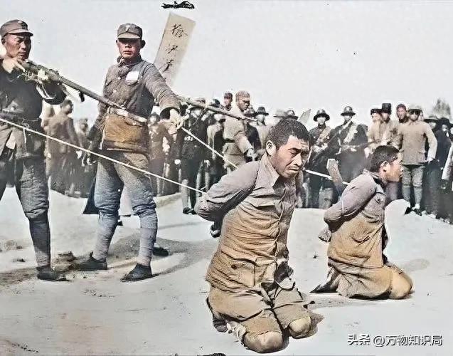 1940年,日军禁止公开的照片,一名慰安妇女孩表情呆滞,命运难测